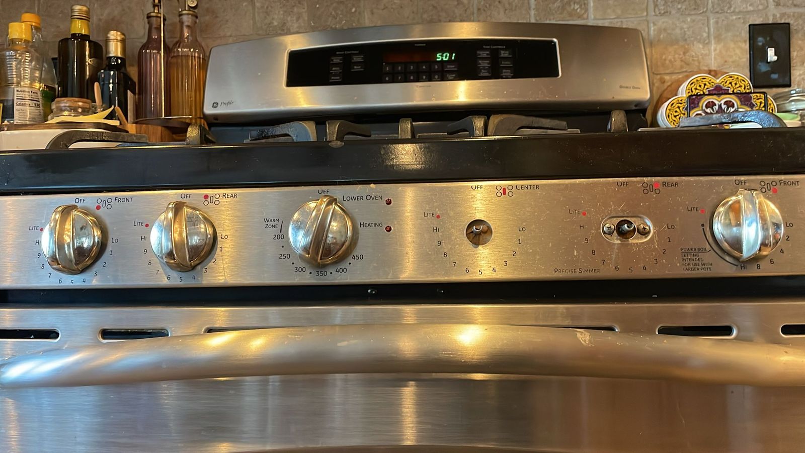 Gas range control knobs